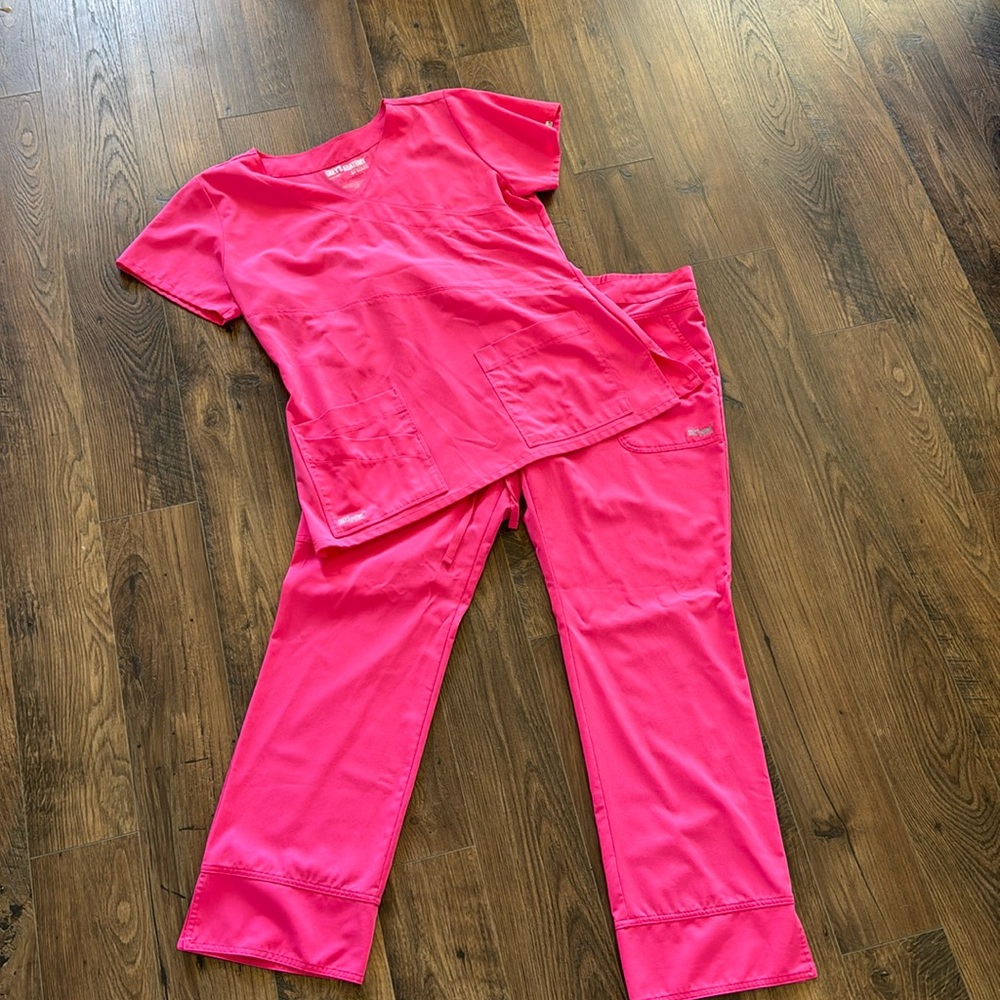 NWOT Grey’s Anatomy scrub set.  Large top.  XL bottoms.